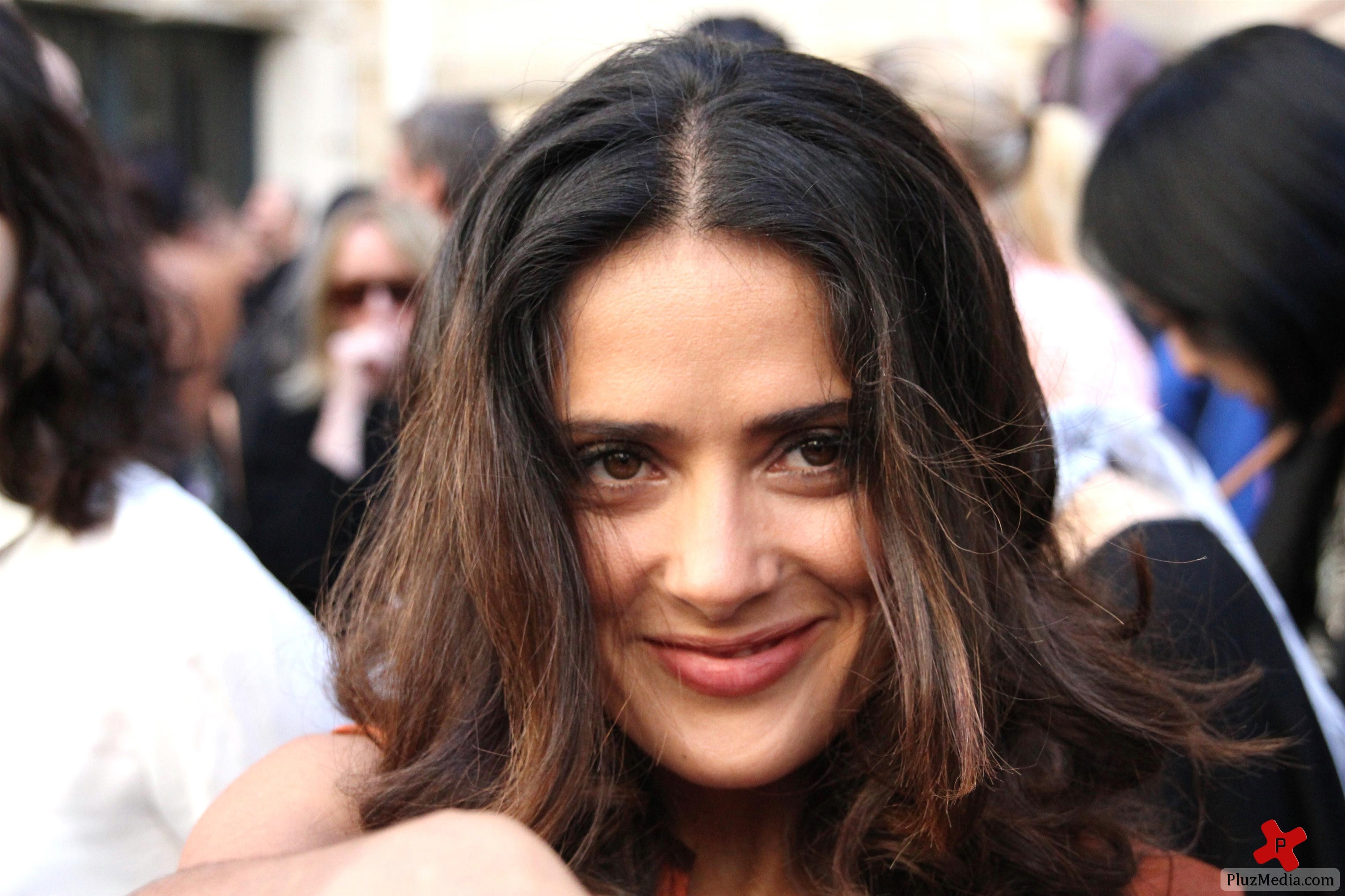 Salma Hayek - Paris Fashion Week Spring Summer 2012 Ready To Wear - Balenciaga - Departures | Picture 89303